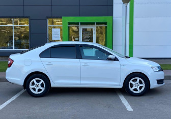 Подержанный автомобиль Skoda Rapid Liftback 2019 года (4 фото)