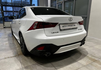 Подержанный автомобиль Lexus IS Sedan 2014 года (9 фото)