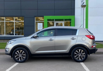 Подержанный автомобиль Kia Sportage 2010 года (8 фото)
