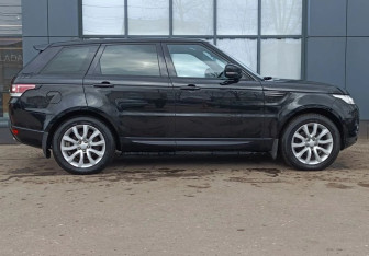 Подержанный автомобиль Land Rover Range Rover Sport 2017 года (8 фото)