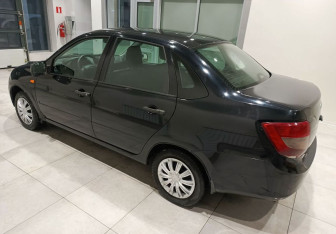 Подержанный автомобиль LADA (ВАЗ) Granta Sedan 2013 года (6 фото)