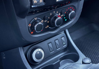 Подержанный автомобиль Renault Duster 2015 года (14 фото)