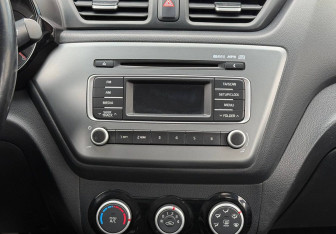 Подержанный автомобиль Kia Rio Sedan 2015 года (14 фото)
