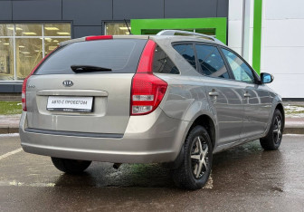 Подержанный автомобиль Kia Ceed Wagon 2010 года (5 фото)