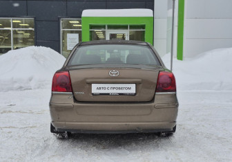 Подержанный автомобиль Toyota Avensis Wagon 2005 года (5 фото)