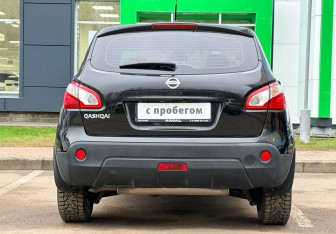 Подержанный автомобиль Nissan Qashqai 2013 года (6 фото)