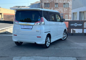 Подержанный автомобиль Suzuki Solio 2017 года (5 фото)