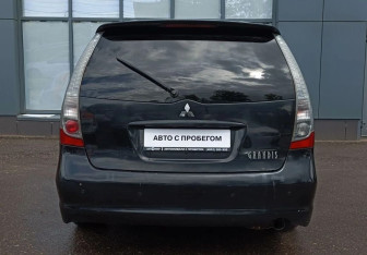 Подержанный автомобиль Mitsubishi Grandis 2007 года (5 фото)