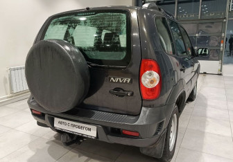 Подержанный автомобиль Chevrolet Niva 2017 года (9 фото)