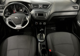 Подержанный автомобиль Kia Rio Sedan 2015 года (10 фото)