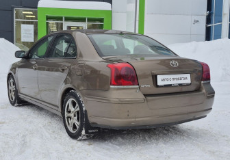 Подержанный автомобиль Toyota Avensis Wagon 2005 года (6 фото)