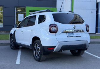 Подержанный автомобиль Renault Duster 2021 года (7 фото)