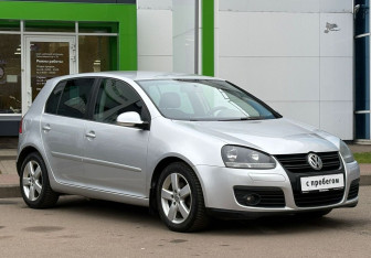 Подержанный автомобиль Volkswagen Golf Hatchback 2008 года (3 фото)