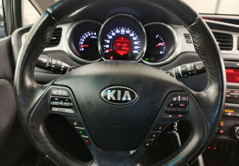 Подержанный автомобиль Kia Ceed Wagon 2015 года (12 фото)