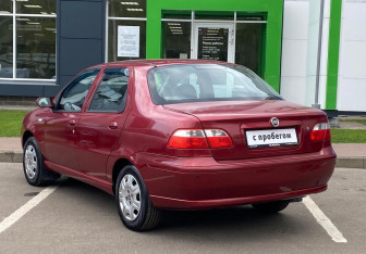 Подержанный автомобиль Fiat Albea 2011 года (7 фото)