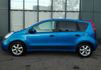 Подержанный автомобиль Nissan Note 2007 года (4 фото)