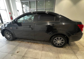 Подержанный автомобиль Chevrolet Aveo Sedan 2012 года (4 фото)
