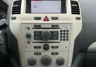 Подержанный автомобиль Opel Zafira Compactvan 2008 года (14 фото)