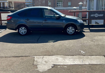 Подержанный автомобиль LADA (ВАЗ) Granta Liftback 2015 года (4 фото)