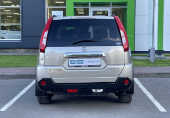 Подержанный автомобиль Nissan X-Trail 2011 года (6 фото)
