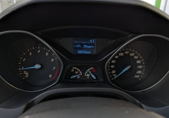 Подержанный автомобиль Ford Focus Sedan 2013 года (12 фото)