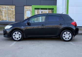Подержанный автомобиль Toyota Auris Hatchback 2007 года (8 фото)