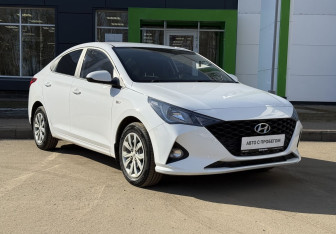 Подержанный автомобиль Hyundai Solaris Sedan 2021 года (3 фото)