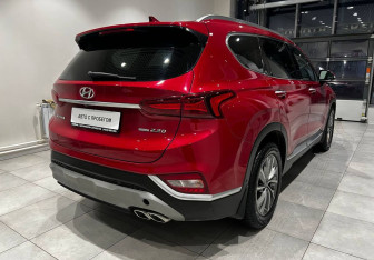 Подержанный автомобиль Hyundai Santa Fe 2018 года (5 фото)