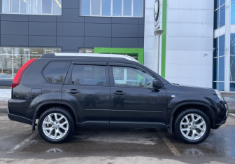 Подержанный автомобиль Nissan X-Trail 2011 года (4 фото)