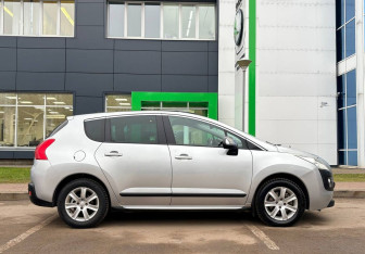 Подержанный автомобиль Peugeot 3008 2011 года (4 фото)