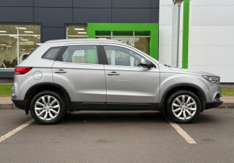 Подержанный автомобиль FAW Besturn X40 2021 года (4 фото)