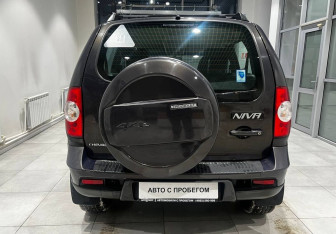 Подержанный автомобиль Chevrolet Niva 2013 года (7 фото)