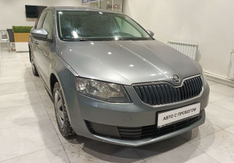Подержанный автомобиль Skoda Octavia Liftback 2015 года (3 фото)