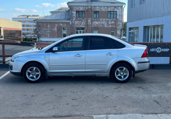Подержанный автомобиль Ford Focus Sedan 2007 года (4 фото)