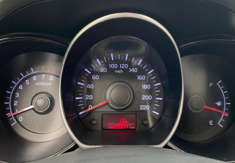 Подержанный автомобиль Kia Rio Sedan 2012 года (12 фото)