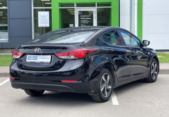 Подержанный автомобиль Hyundai Elantra Sedan 2014 года (5 фото)