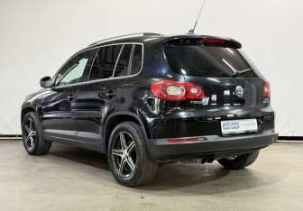 Подержанный автомобиль Volkswagen Tiguan 2008 года (7 фото)