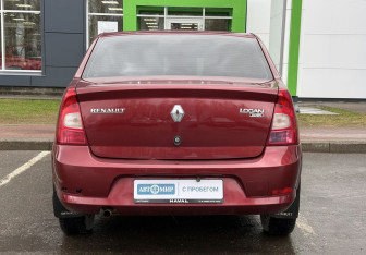 Подержанный автомобиль Renault Logan Sedan 2011 года (6 фото)