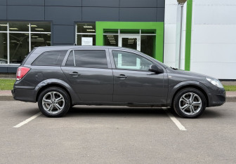 Подержанный автомобиль Opel Astra Wagon 2012 года (4 фото)