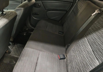 Подержанный автомобиль Renault Logan Sedan 2011 года (13 фото)