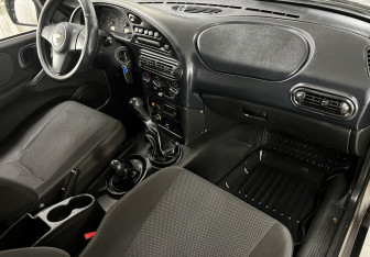 Подержанный автомобиль Chevrolet Niva 2013 года (12 фото)