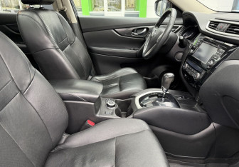 Подержанный автомобиль Nissan X-Trail 2015 года (10 фото)
