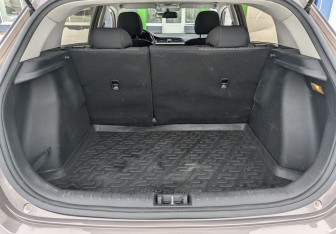 Подержанный автомобиль Kia Rio Hatchback 2018 года (17 фото)