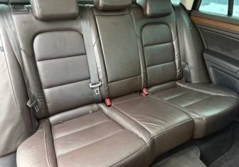 Подержанный автомобиль Skoda Superb Wagon 2012 года (11 фото)