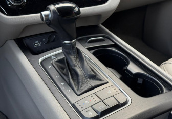 Подержанный автомобиль Kia Carnival 2015 года (15 фото)