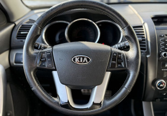 Подержанный автомобиль Kia Sorento 2009 года (12 фото)