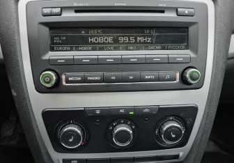 Подержанный автомобиль Skoda Octavia Liftback 2012 года (13 фото)