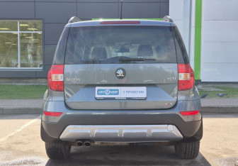Подержанный автомобиль Skoda Yeti 2014 года (6 фото)