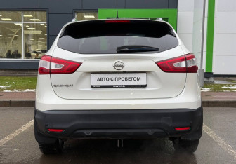 Подержанный автомобиль Nissan Qashqai 2014 года (6 фото)