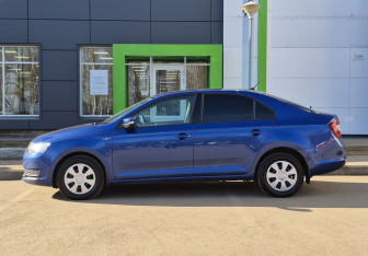 Подержанный автомобиль Skoda Rapid Liftback 2018 года (8 фото)